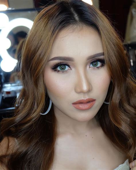 Kejadian memalukan dialami ayu ting ting saat tampil di atas panggung belum lama ini. Intip Tampilan Terbaru Ayu Ting Ting yang Bikin Salfok ...