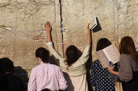 Aggressive Searches Of Women At Western Wall Criticized