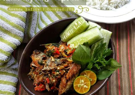 Selain ikan nila, kamu juga bisa menggunakan jenis ikan lain baik itu ikan air. Resep Ikan Layang Geprek oleh Amanda | Garden To Table ...