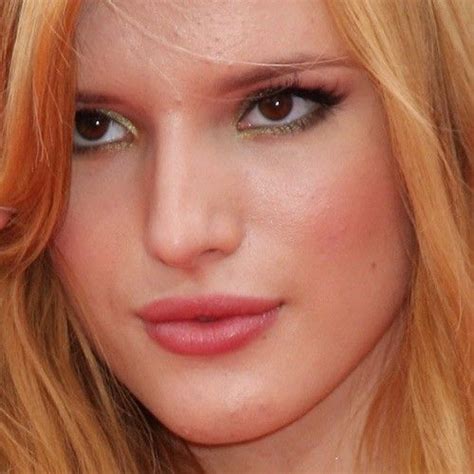 Bella Thorne Makeup Gold Green Eyeshadow And Peach Lipstick Bella