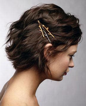 Bobby pins and hair clips have always been a retro favorite and are now making regular appearances on red carpet events, tv shows in fashion magazines, just like hair extensions. تزيين الشعر , طرق بسيطة لتزيين الشعر - صداقة الأصدقاء