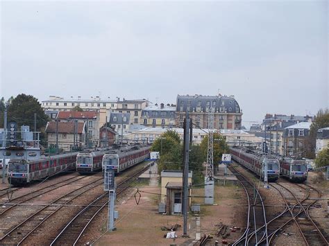 Gare de Versailles rive droite | Politique en france, Versailles, Rive ...
