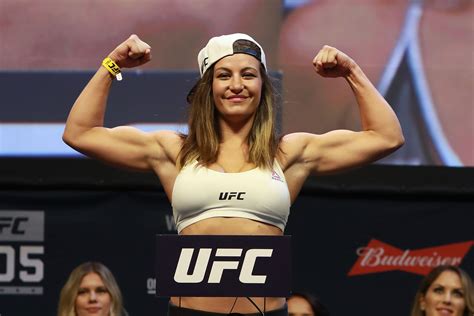 Mma Fighter Ufc Women Happy Gray Mma Women Female Mma Fighters