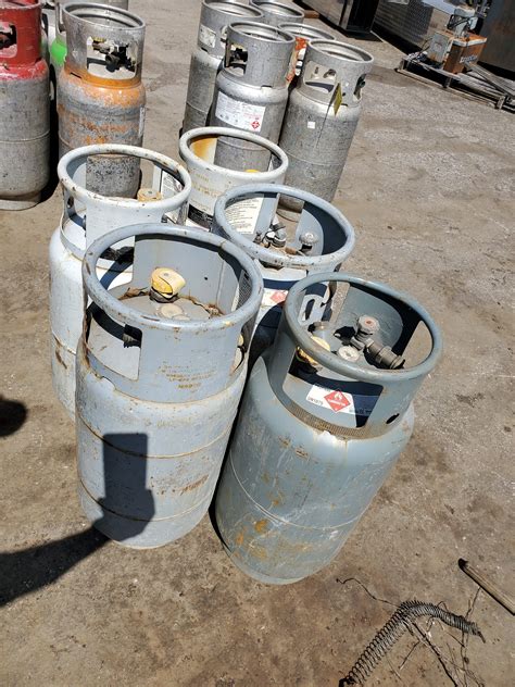 Option Of Lots 61 62 63 64 5 33 Forklift Propane Tanks