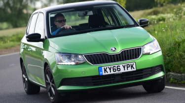 J'hésite entre la skoda fabia mib 1.6 mpi 90ch et la toyota yaris 1.3 vvti 99ch, quels sont vos avis sur les deux salam, je possede la yaris 2012, depuis son achat hamdoullah pas de probleme, sauf le probleme de consommation d'huile qui est pris en charge par toyota malgres que s'etait hors. Suzuki Swift vs Toyota Yaris vs Skoda Fabia - pictures | Auto Express