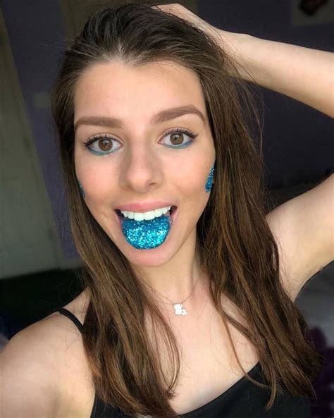 Weird Glitter Tongue Trend 21 Pics