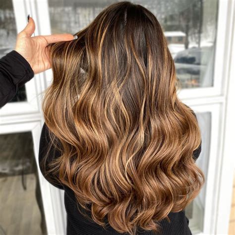 We are talking rich caramel highlights here! 50 Caramel Highlights Ideas for Light and Dark Brown Hair ...