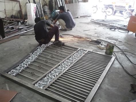 Maybe you would like to learn more about one of these? J&H Steel Engineering: Membuat Dan Memasang Grill Pintu ...