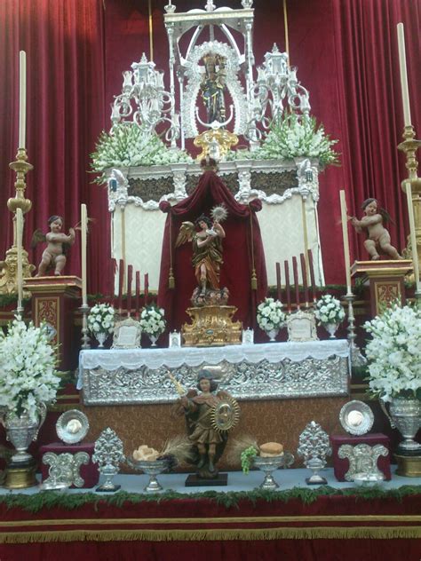 El arcángel San Miguel en el altar de la Hiniesta Divina Pastora de Cantillana