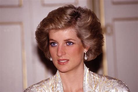 Prinzessin diana wurde als diana frances spencer am 1. 'The Crown': A Resurfaced Clip of Princess Diana Reveals ...