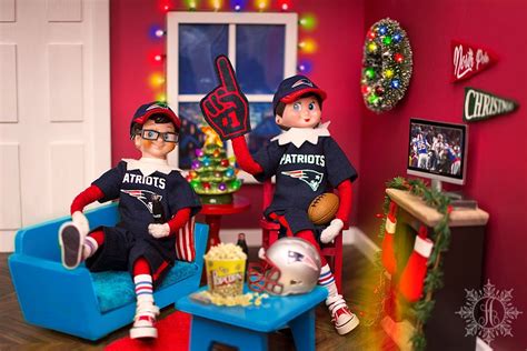The yule log is a television program which airs traditionally on christmas eve or christmas morning, originally on new york city television station wpix but now on many other stations. Patriots Fans | A Little of This That | Elf fun, Awesome ...