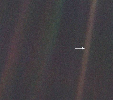 Nasa Re Masters Classic Pale Blue Dot Image Of Earth Bbc News