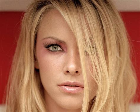 Annesinin yönlendirmesiyle modellik yapmaya başladıktan sonra 1994'te elite model look yarışmasında 3. Kristanna loken the l word compilation - Odile schmitt ...