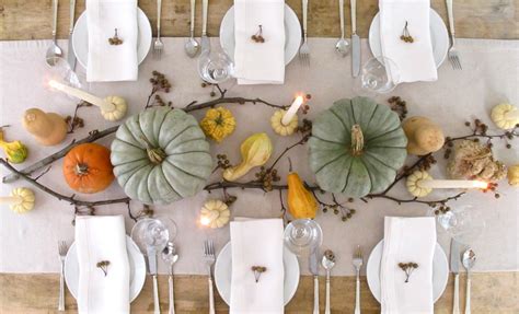 This quaint dining set includes table and 2 chairs. Jenny Steffens Hobick: Thanksgiving Table : Pears ...