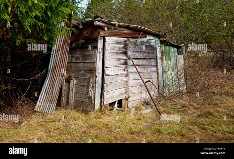 Farm Shack In A Field Stock Photo Alamy