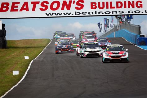 knockhill circuit on twitter that s a wrap on day 2 of the tcr uk and brscc national car race