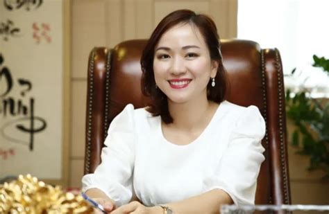 Lệ quyên rụng rời tay chân, thúy hạnh điếng người nhận tin đồng nghiệp đột quỵ qua đời. Lê Thu Thuỷ con gái của bà Nguyễn Thị Nga: Mẹ làm chủ tịch ...
