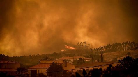 O concelho está sob uma enorme nuvem de fumo. Incêndios: Maior fogo de 2018 foi em Monchique há seis ...