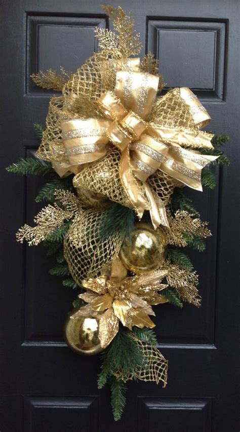 Check out the best diy rose gold christmas decorations right here for an unexpected, gorgeous twist, from while you can never go wrong with classic red, green, and gold ornaments and christmas. 35 Fabulous Gold Christmas Decorating Ideas - All About ...