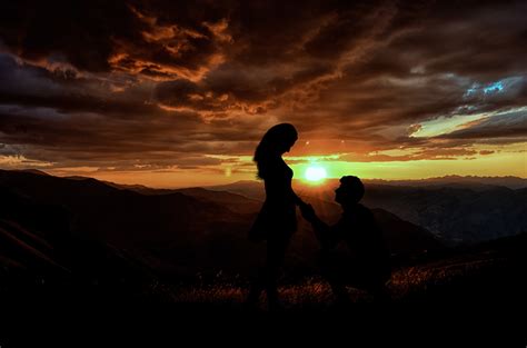 Couple Wallpaper 4k Silhouette First Kiss Romantic Kiss Sunset Riset