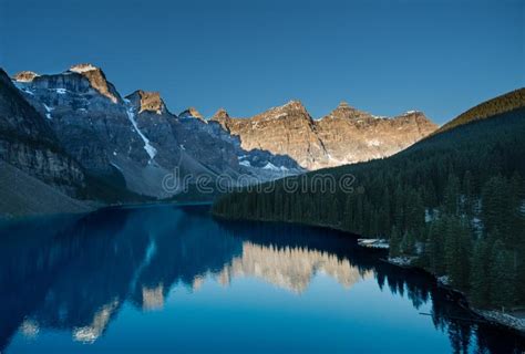 Sunrise On Moraine Lake In Banff National Park Stock Image Image Of
