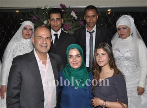 سهل الاستخدام وفيه كل ما يحتاج الطالب من. بالصور.. زفاف جماعي برعاية مني عبد الغني