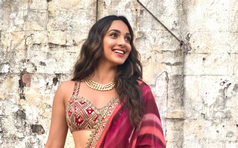 Kiara Advani 4k Wallpaper For Iphone 11 Hd Background Images And Photos Finder