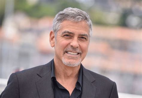 George clooney spoke to the new york times about how he knew his wife amal was the woman he justin timberlake, george clooney and dwayne johnson joined john krasinski's some good. George Clooney hospitalisé en urgence