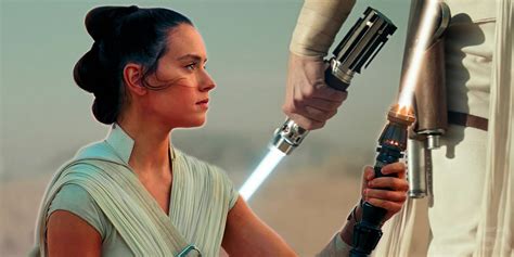 rise of skywalker how rey s yellow lightsaber compares to luke s blue saber