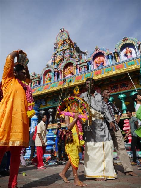 Thaipusam is a colourful annual celebration in honour of the hindu god subramanian, with festivities mainly taking place in batu. Thaipusam, une des fêtes hindoues les plus importantes et ...