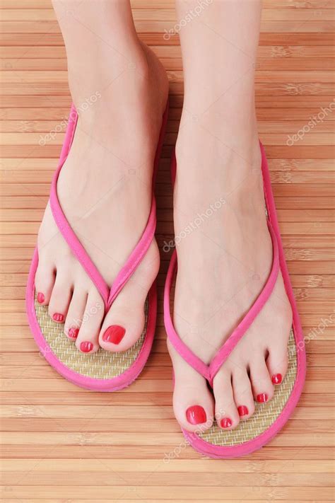 Pictures Flip Flops Female Feet With Flip Flops — Stock Photo