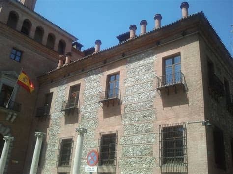 La casa de las chimeneas presta su servicio a toda la provincia, disponiendo de sedes en jerez de la frontera y chiclana de la dos tiendas, las mejores marcas del mercado, el mejor servicio y la garantía que merece. Leyendas, historias, caminos ...: La casa de las 7 ...