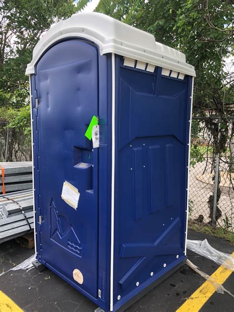 New Never Used Poly Portables Portable Toilet Sn Ff17822 Located
