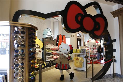 Hello Kitty Goes Universal Studios Hollywood Endorexpress