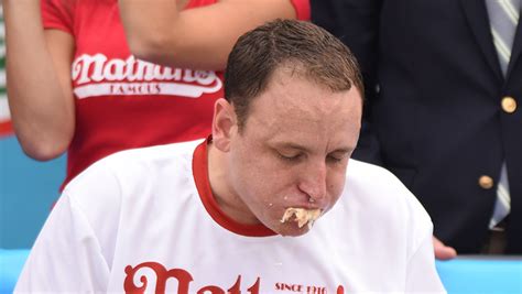 joey chestnut chomps down on 413 chicken wings x96