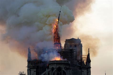 Parigi Brucia Notre Dame Le Immagini Dell Incendio TvBlog