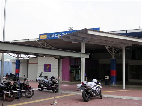 The station serves as both a stop and interchange for klia transit, ktm komuter, ampang line lrt and rapidkl buses. Tasik Selatan LRT Station - klia2.info