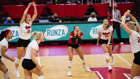 College Volleyball Rankings Wisconsin Is Still The Clear No 1 In