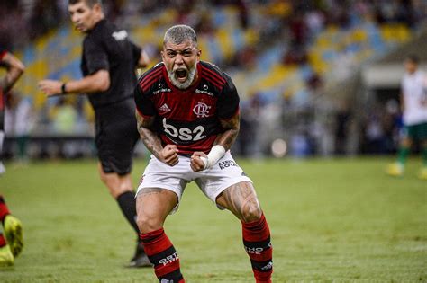 Flamengo are keen to sign west ham united transfer target gabriel barbosa. Pin de will em Gabriel Barbosa em 2020 | Amor e paixão ...