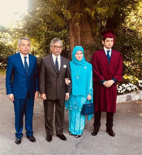 Malaysian royalty who was given the title of the regent and 4th tengku mahkota, aka crown prince, of pahang. FOTO Sekitar Majlis Graduasi Anakanda Pemangku Raja ...