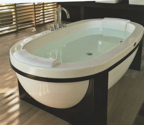 Others are surrounded by stone, wood, marble, and other finishes. Double bath---that is the biggest bath tub in the world ...