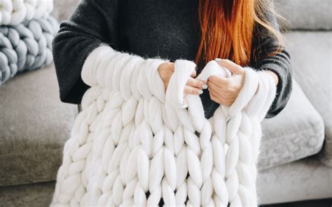 How To Make A Chunky Knit Blanket Diy Guide For Beginners Chunky Knit Blanket Diy Diy Knit