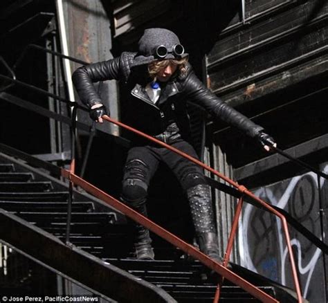Camren Bicondova Como Selina Kyle En El Set De Gotham 2014 Camren Bicondova Gotham Catwoman