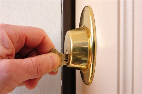 How does hotel door rfid lock work? Should Your Deadbolt and Door Lock Open with the Same Key?