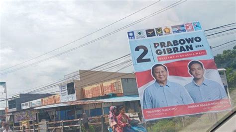 Baliho Prabowo Gibran Bertebaran Saat Kunjungan Jokowi Ke Unimuda