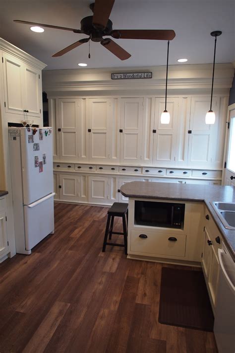 A wide variety of interlocking plank vinyl flooring options are available to you, such as project solution capability, design style, and usage. Inspired vinyl plank flooring in Kitchen Farmhouse with ...