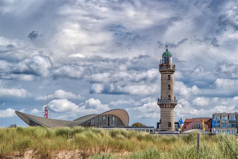 Leuchtturm Und Teepott Warnemünde Foto And Bild Deutschland Europe