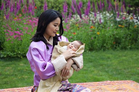 Jetsun pema is the queen consort (druk gyaltsuen, literally meaning dragon queen) of bhutan, as the wife of king jigme khesar namgyel wangchuck. Conoce a Jetsun Pema, la Kate Middleton de Bután | Clase