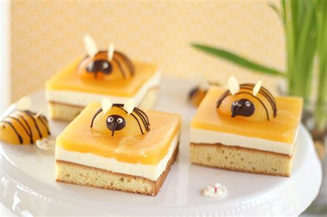 Tolle rezepte in vielen variationen und vieles mehr! Bienenkuchen - frühlingshafter Kuchen mit Aprikosen und ...