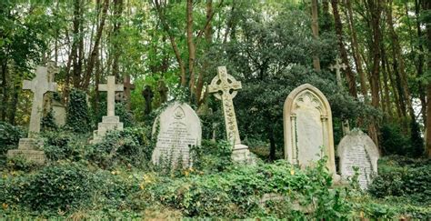 Londons Hauntingly Beautiful Highgate Cemetery In 12 Photos